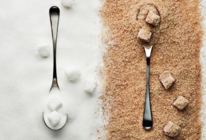Срок годности сахара разных видов в мешках и другой таре: есть ли у продукта такой период, какое время он составляет и каковы условия хранения должны быть?