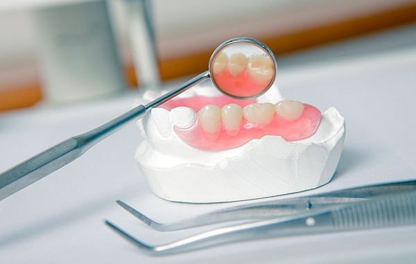 Льготное протезирование зубов в 2022 году: кому положено, как сделать, законы и последние новости