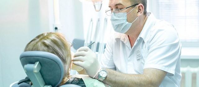 Льготное протезирование зубов в 2022 году: кому положено, как сделать, законы и последние новости