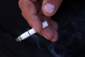 Как бороться с курящими соседями законными способами куда и как жаловаться на соседа курильщика 2023