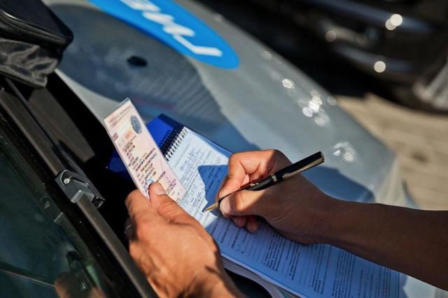 Могут ли отказать в возврате водительского удостоверения по причине неоплаченного налога 2023
