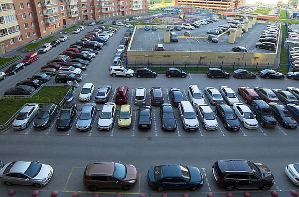 Расстояние от парковки до жилого дома: норма СНиП для автостоянки