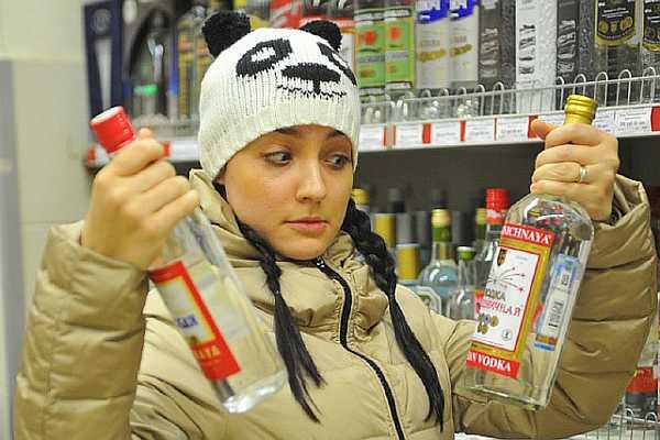 Cо скольки лет можно покупать алкоголь в России 2023: с какого возраста можно продавать по закону крепкое спиртное