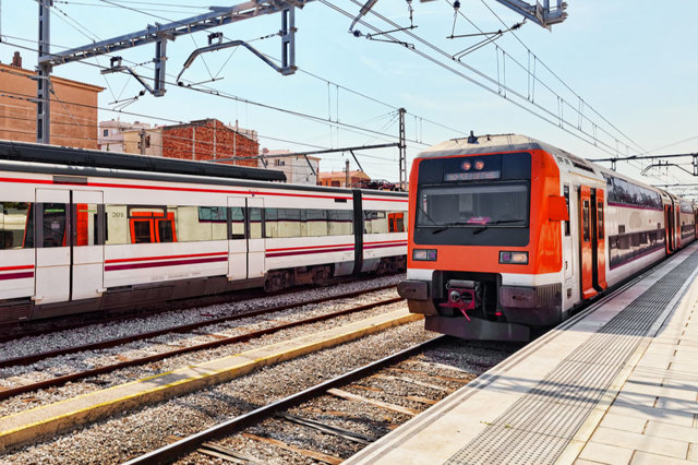 Расстояние от Барселоны до Салоу на машине и на автобусе в км: сколько ехать на поезде по времени в Испании